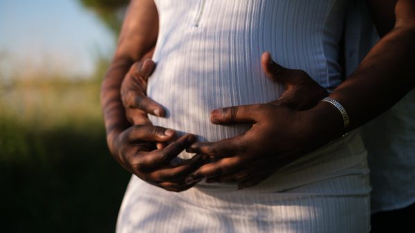 Lezerskwestie: 'Ik ben mijn baan kwijt, is dit wel het moment voor mijn kinderwens?'