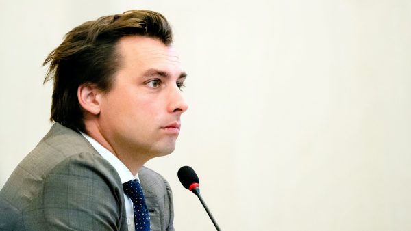 Thierry Baudet loopt weg tijdens interview Simone Weimans