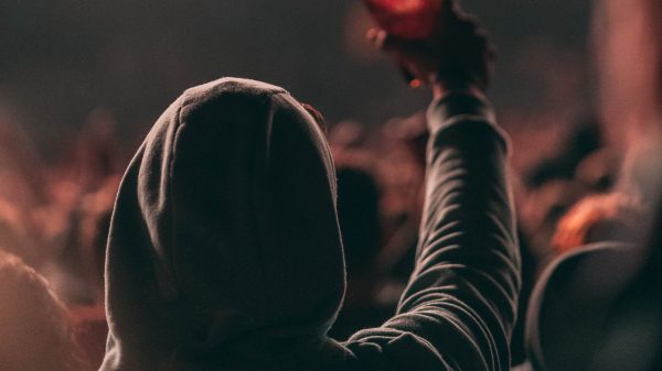 'Quarantine raves' in Engeland lopen finaal uit de hand, politie vreest meer