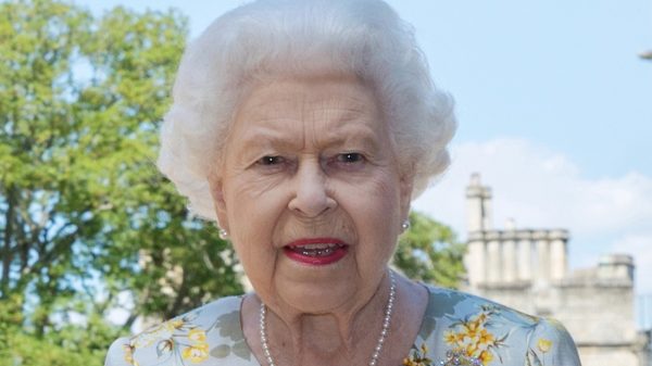 The Queen bedroefd over Vera Lynn