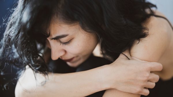 Vrouw uit raam gesprongen om mishandeling