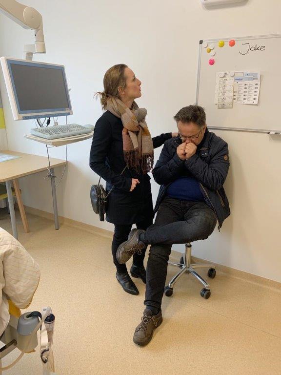 Elies en haar vader in het ziekenhuis