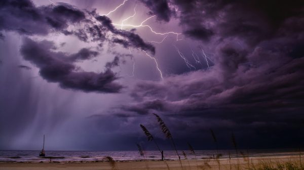 Noodweer in Zuid Holland en Brabant veroorzaakt wateroverlast