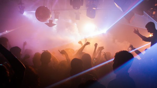 Disco fever: 300 nachtclubbezoekers Zürich in quarantaine door superverspreider