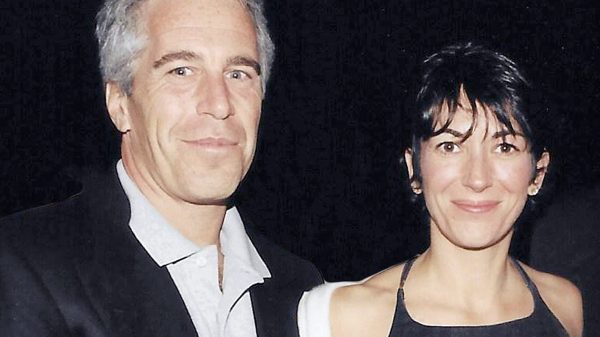 'Epstein-compagnon Ghislaine Maxwell opgepakt'