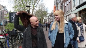 Thumbnail voor Lotte (22) maakt docu over het niet hebben van haar: 'Gek dat iedereen mijn geheim kent'