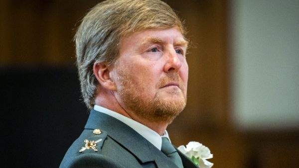 Willem-Alexander neemt - in vol ornaat - deel aan trainingsmissie in F-16