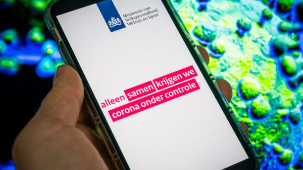 Privacywaakhond beoordeelt corona-app, 'over enkele weken duidelijkheid'