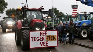 Thumbnail voor Toegangsweg Lelystad Airport geblokkeerd door boerenprotest