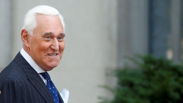 Trump scheldt gevangenisstraf van vertrouweling Roger Stone kwijt