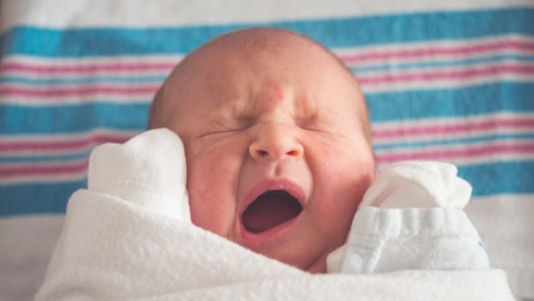 Pellen omhelzing voelen Franse baby in baarmoeder besmet met coronavirus - LINDA.nl