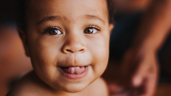 Gynaecoloog Liesbeth van Leeuwen legt uit hoe een baby via de placenta besmet kon raken met het coronavirus.