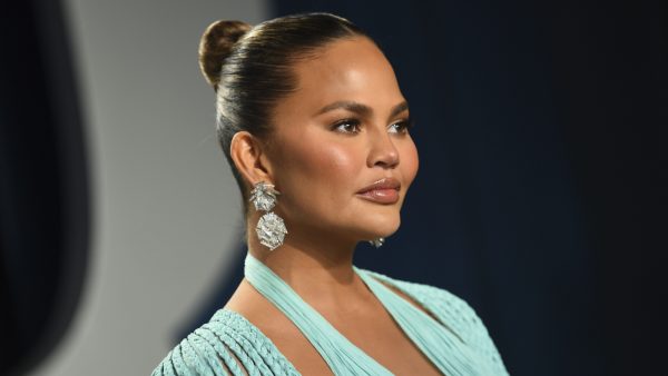 Chrissy Teigen verder met opruimwoede_ 'Ja, ik heb een miljoen mensen verwijderd'