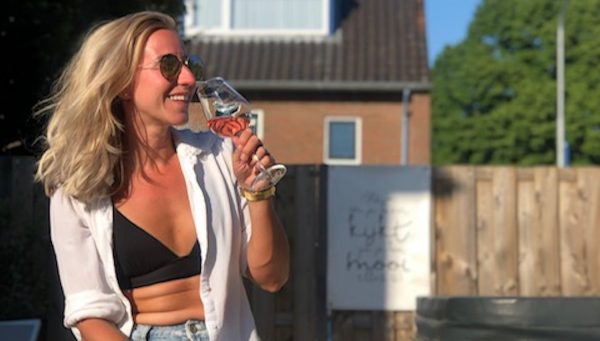 Jacqueline (31) is klaar met onzeker zijn: 'Ik wilde niet met mijn partner naar bed zonder bh'