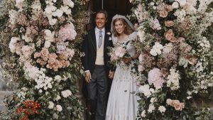 Thumbnail voor Foto's van bruiloft prinses Beatrice gedeeld, maar vader prins Andrew staat er niet op