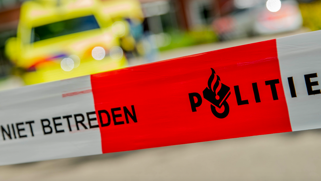 Man (54) steekt zichzelf uit wanhoop in brand bij gemeentehuis Oss ...