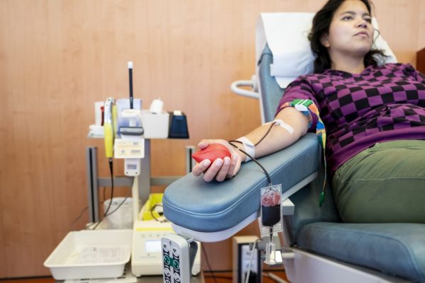 Bloedbank Sanquin is op zoek naar nog eens 8000 ex-coronapatiënten voor preventief 'coronamiddel'