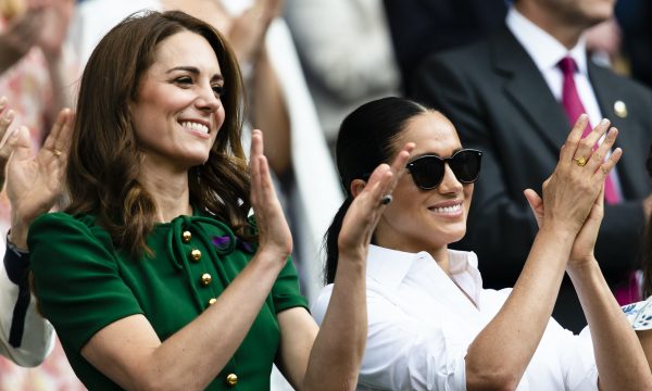 Kate Middleton en Meghan Markle bij een tenniswedstrijd op Wimbledon