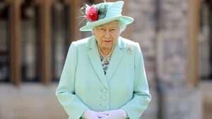 Koningin Elizabeth verkast naar Schotland tijdens onrustige zomer