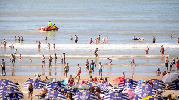 strand zandvoort toegangswegen afgesloten drukte