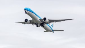 Thumbnail voor Bloed en gillende kinderen: vechtpartij aan boord van KLM-toestel vanwege mondkapje