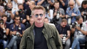 Thumbnail voor Sean Penn trad coronaproof in het huwelijk: 'Met een ambtenaar via Zoom'