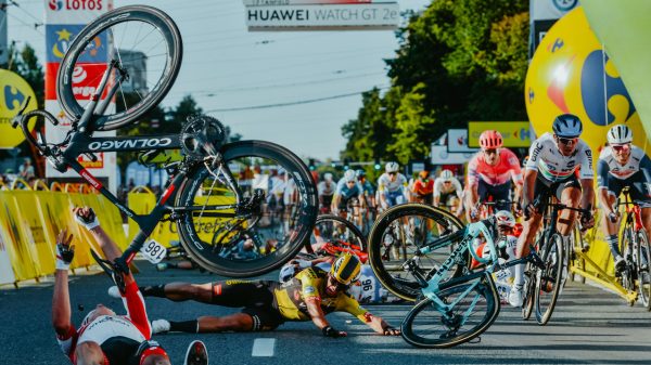 wielrenner Dylan Groenewegen reageert emotioneel op crash Jakobsen