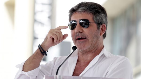 simon cowell breekt rug elektrische fiets