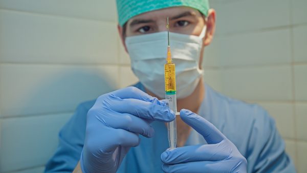 Rusland eerste land met eigen patent op coronavaccin