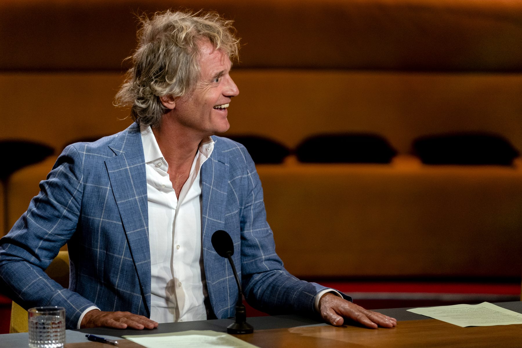 Zestig en sexy: jarige Jeroen Pauw heeft het nog steeds - LINDA.nl