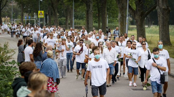 Stille tocht bas van wijk trekt veel toeschouwers en belangstellenden