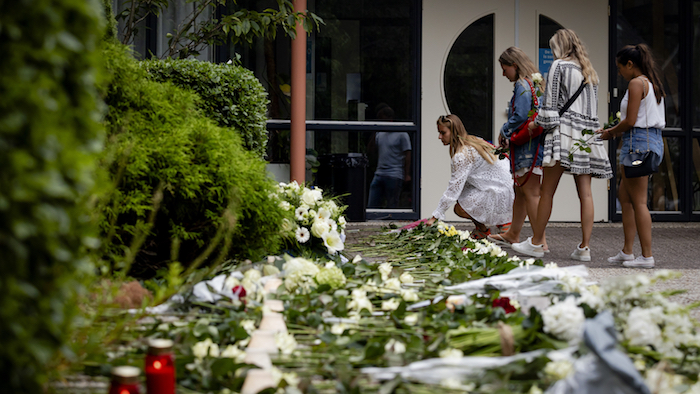 Stille tocht bas van wijk trekt veel toeschouwers en belangstellenden