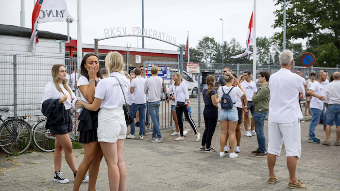 Stille tocht bas van wijk trekt veel toeschouwers en belangstellenden