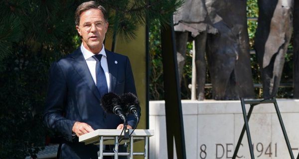 Premier Rutte vertelt tijdens Indië-herdenking over gevangenschap vader