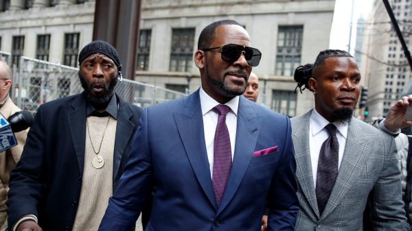 r kelly manager opgepakt