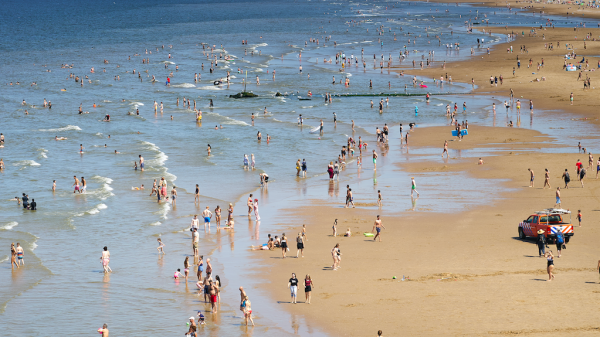 Haags kustwater vervuild na ongezuiverd rioolwater: 'Ga niet zwemmen'