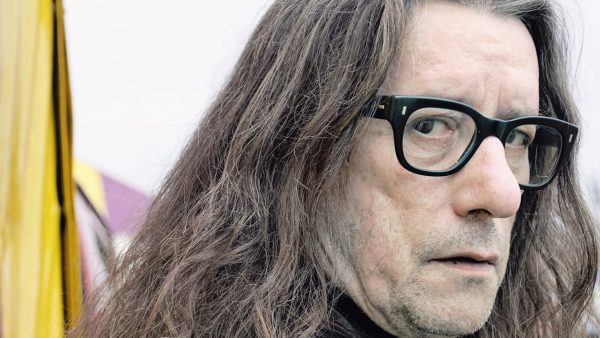 Herman Brusselmans neemt na 37 jaar afscheid van zijn lange haar - LINDA.nl