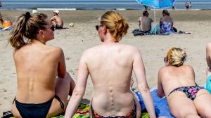 Thumbnail voor Ophef: Franse vrouwen ten onrechte aangesproken op topless zonnen
