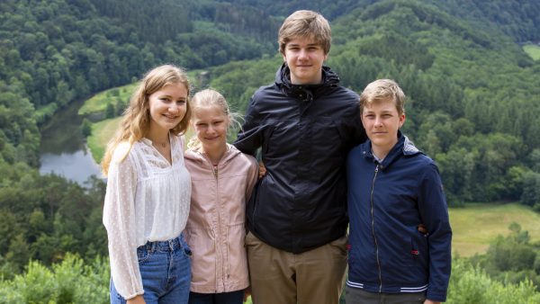 Belgische prinses Éléonore mag families’ middelbare school traditie niet in ere houden