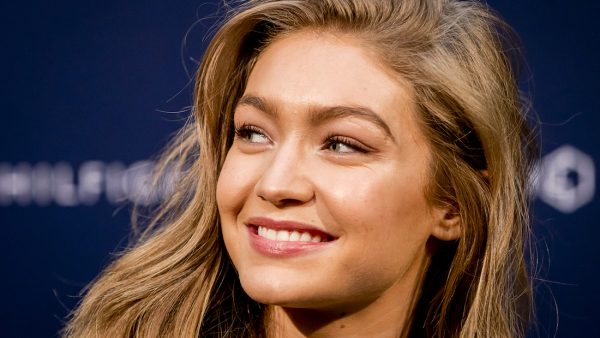 Gigi Hadid deelt prachtige foto's babybuik: 'Er groeit een engel'