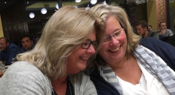Karin herdenkt haar zus Ellen: 'Juist zij zou willen dat we het leven blijven vieren'