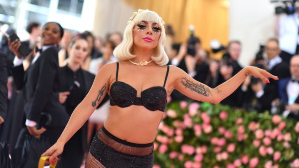 lady gaga met gala vleesjurk