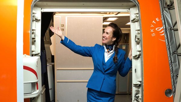 Hoe stewardess Valerie door corona overstapte van KLM naar de ouderenzorg