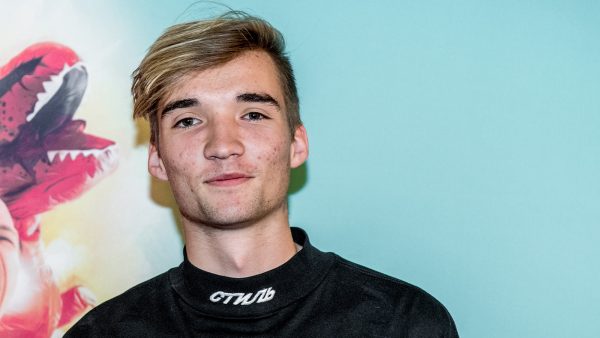 gio latooy overtreedt regels disneyland