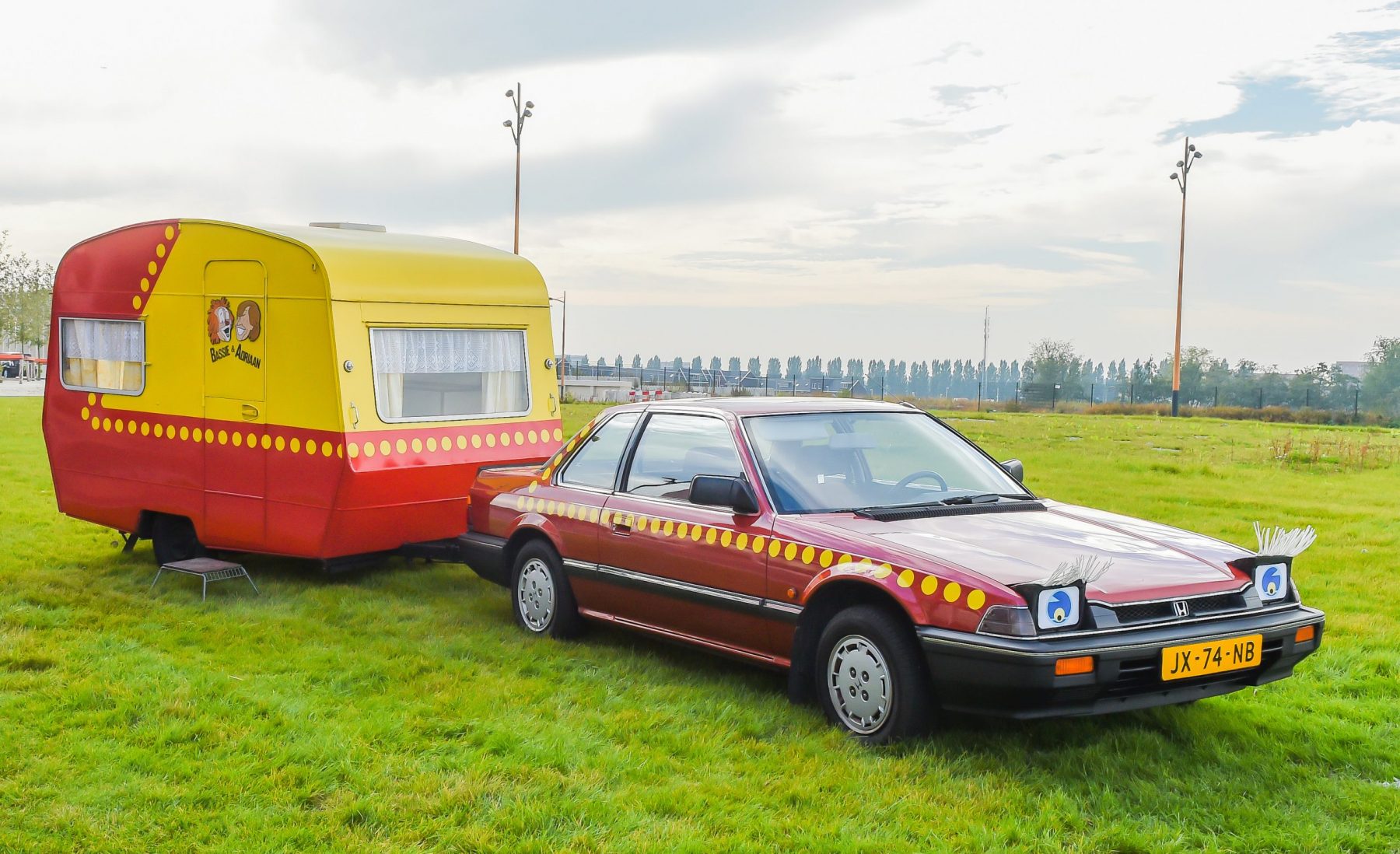 Bassie en Adriaan-auto verkocht: John en Guus tikken 24.000 euro af