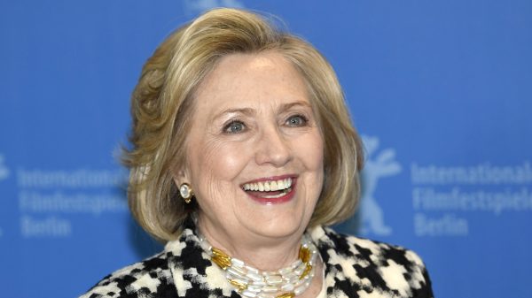 Hillary Clinton en Bill maken podcast