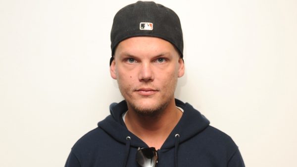 Vader Avicii over mentale problemen van zijn zoon: 'We hebben van alles geprobeerd'