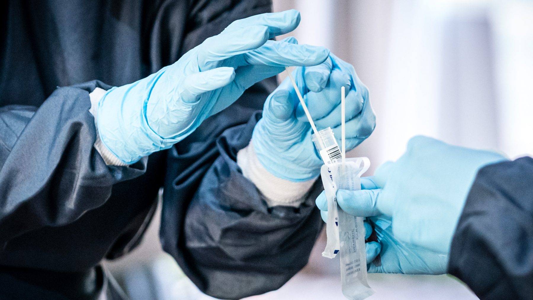 leraren zorgpersoneel coronatest voorrang