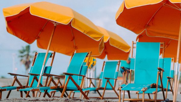 Stof je strandhanddoek maar weer af, dinsdag wordt het 30 graden