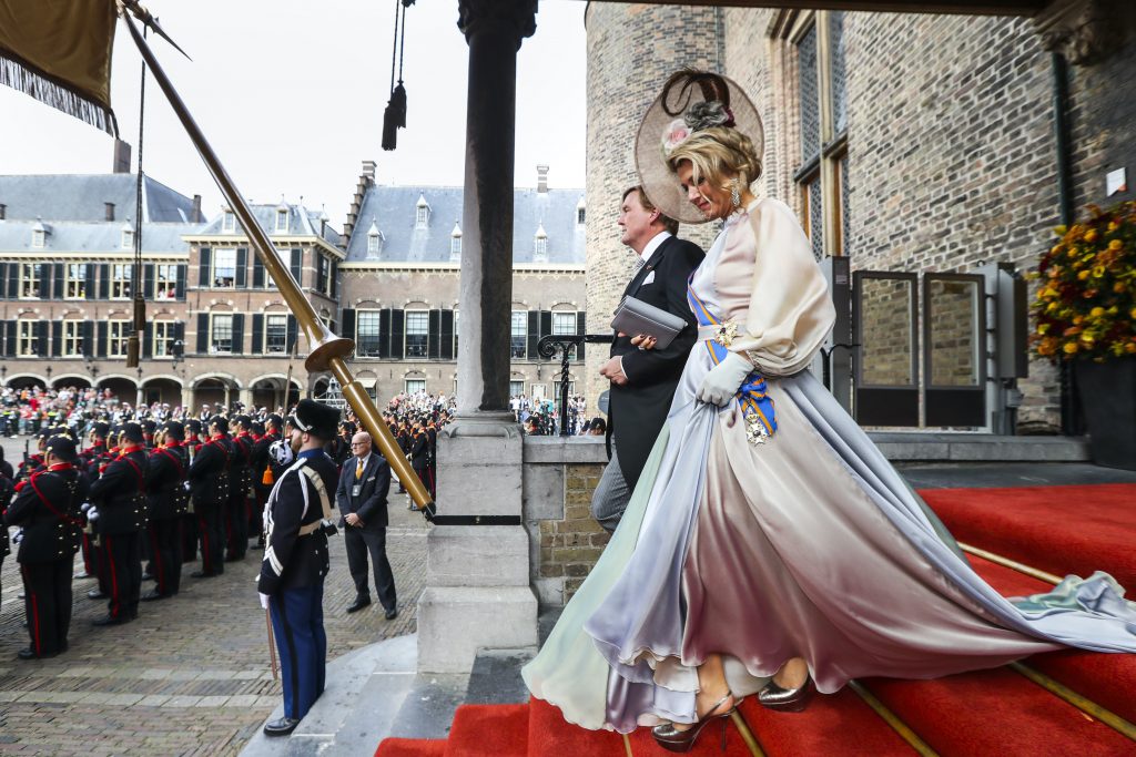 DEN HAAG - Koning Willem Alexander en koningin Maxima verlaten de Ridderzaal na het voorlezen van de troonrede. ANP ROYAL IMAGES PATRICK VAN KATWIJK